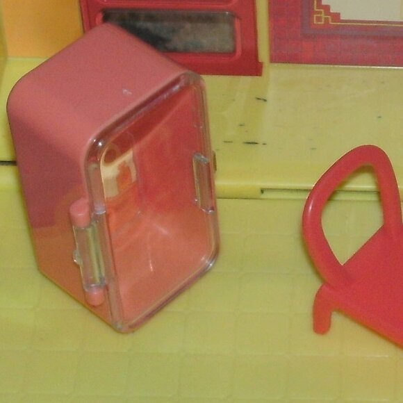 Bluey Takeaway Playset Golden Crown Chinese Restaurant + Cooler Chair Table Menu - Picture 3 of 5